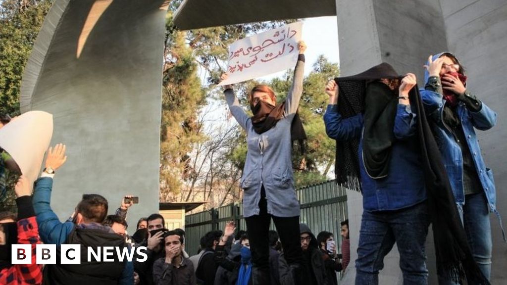 Protesta në Iran, studentët: Vdekje diktatorit! Protesta në Iran, studentët: Vdekje diktatorit!