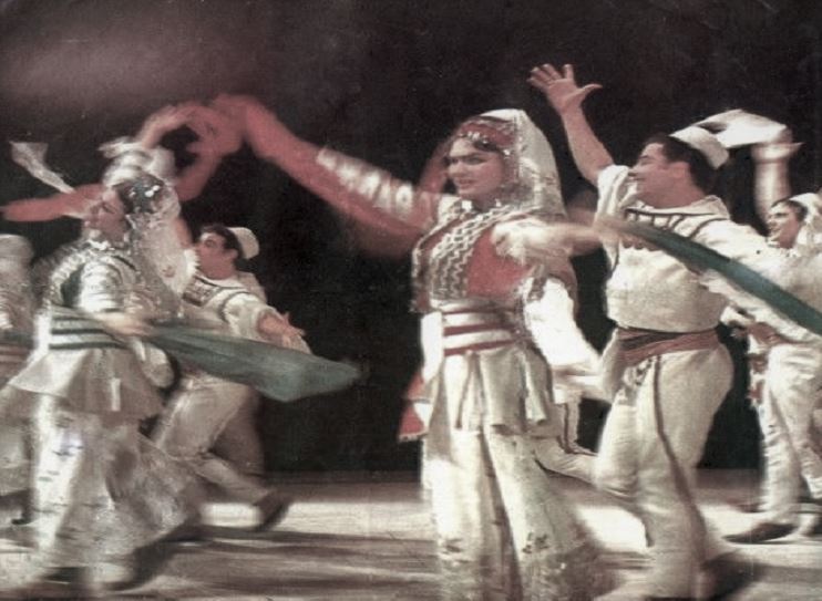 Kur po kërceja me marinarin rus te “Vollga” vëllai im u vërsul si i tërbuar drejt nesh dhe… Historia e panjohur e balerinës me futbollistin e ‘Dinamo’-s, që tronditi Tiranën Kur po kërceja me marinarin rus te “Vollga” vëllai im u vërsul si i tërbuar drejt nesh dhe… Historia e panjohur e balerinës me futbollistin e ‘Dinamo’-s, që tronditi Tiranën