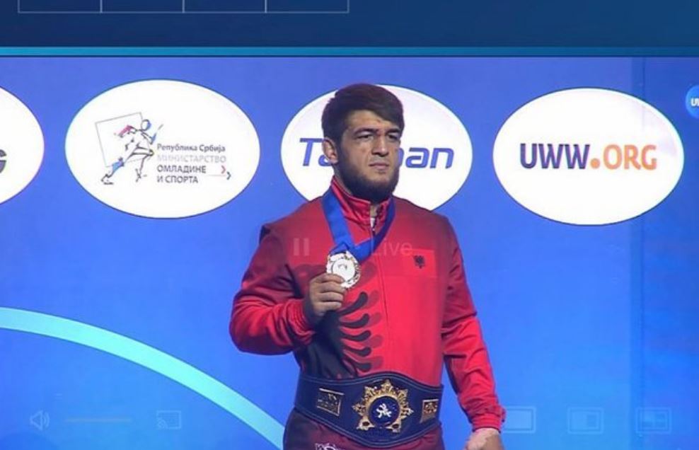 Kampion bote me fanelën kuq e zi Abakarov: Ëndrra ime u bë realitet! Kampion bote me fanelën kuq e zi Abakarov: Ëndrra ime u bë realitet!