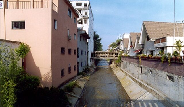 VIDEO/Flet “arkitekti” i kioskëzimit, Berisha: Tirana ku dominonte tradita u rrafshua, u ndërtua një shëmtirë arkitekturore VIDEO/Flet “arkitekti” i kioskëzimit, Berisha: Tirana ku dominonte tradita u rrafshua, u ndërtua një shëmtirë arkitekturore