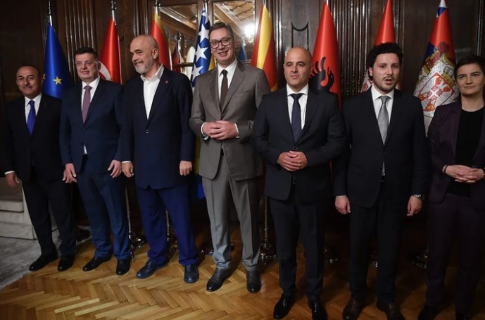 Vuçiç shtron darkë në Beograd për Ramën dhe liderët rajonalë, pranishëm edhe ministri i jashtëm turk: Miq të dashur të Serbisë dhe Ballkanit të Hapur Vuçiç shtron darkë në Beograd për Ramën dhe liderët rajonalë, pranishëm edhe ministri i jashtëm turk: Miq të dashur të Serbisë dhe Ballkanit të Hapur