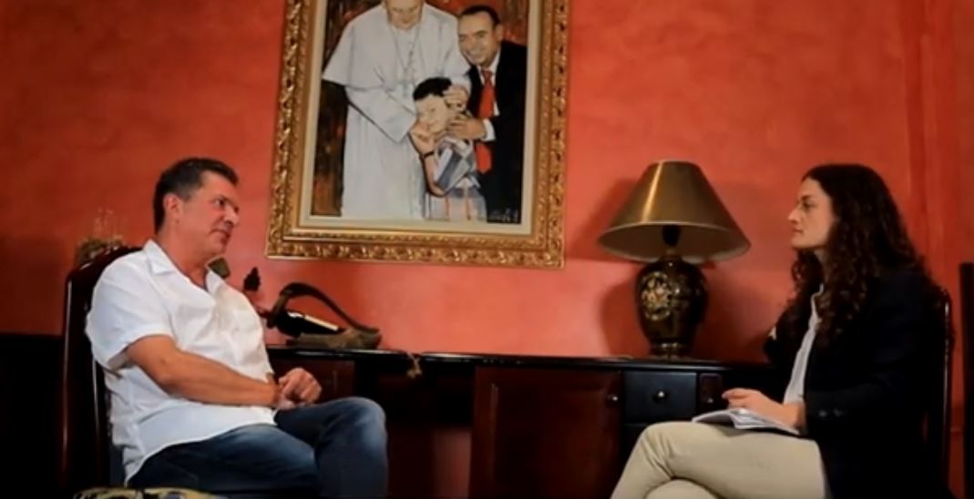 Gjermani Wolfgang Bauer: Babai im është një fotografi! U arratis nga komunizmi, kërkoja atë dhe gjeta një motër shqiptare Gjermani Wolfgang Bauer: Babai im është një fotografi! U arratis nga komunizmi, kërkoja atë dhe gjeta një motër shqiptare