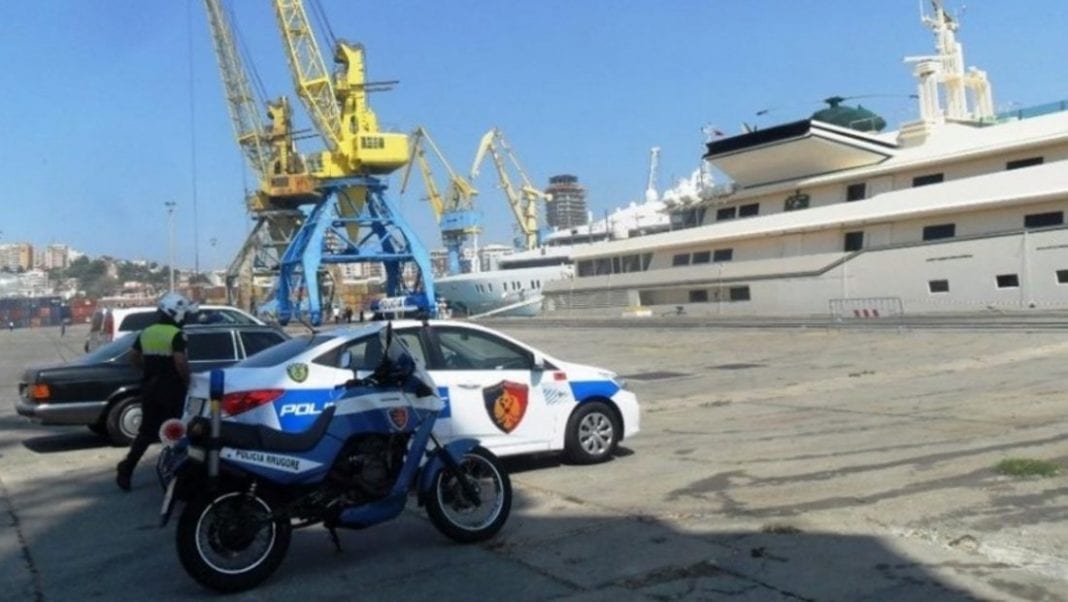 Krimi Ekonomik në Durrës bllokon peshkarexhën me 50 mijë litra naftë, arrestohen Shpëtim e Roland Cani, nafta do hidhej në treg