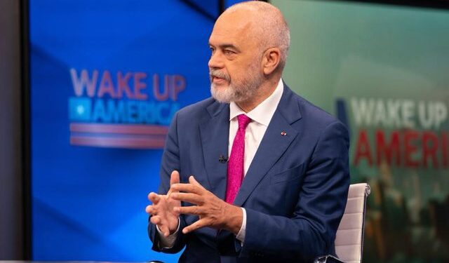 Rama ikën në Amerikë nga frika e “saliareve pukjane”që presin vetëm urdhër ! Flet për “Wake Up America” për Shqipërinë Rama ikën në Amerikë nga frika e “saliareve pukjane”që presin vetëm urdhër ! Flet për “Wake Up America” për Shqipërinë