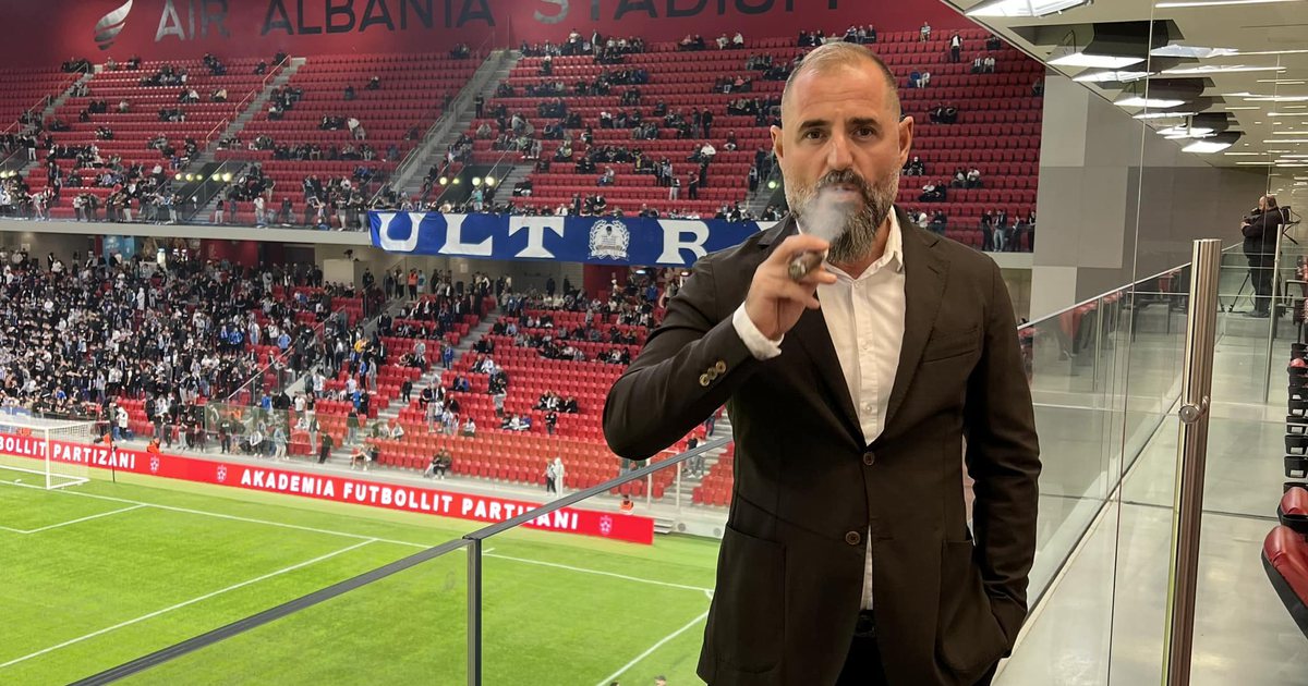 FOTOLAJM/ “Tironsi” i vjetër Çim Peku u jep zemër demokratëve: Mbahuni , fitorja është afër! Siç mundëm Partizanin do mundim Ramën FOTOLAJM/ “Tironsi” i vjetër Çim Peku u jep zemër demokratëve: Mbahuni , fitorja është afër! Siç mundëm Partizanin do mundim Ramën