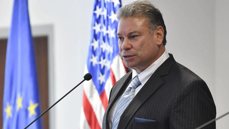 Kukulla e “faqezinjve”në SPAK  Arben Kraje  e quajti shpalljen non grata akuzë politike! SHBA i jep përgjigjie: Institucionet shqiptare të hetojnë Berishën, u shpall ‘Non Grata’ për korrupsioni madhor! Kemi prova