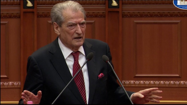 Berisha kërcënon socialistët: Më 12 nëntor është gjyqi popullor ndaj jush: Do i’u gjejmë edhe në vrimën e miut po të hyni Berisha kërcënon socialistët: Më 12 nëntor është gjyqi popullor ndaj jush: Do i’u gjejmë edhe në vrimën e miut po të hyni