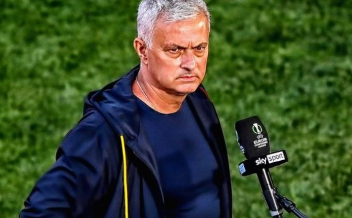 Mourinho ka një ide brilante që mund t’i bënte kaq shumë punë edhe Shqipërisë, ja rruga e vetme sesi ekipet nga Afrika shkojnë larg në Botëror Mourinho ka një ide brilante që mund t’i bënte kaq shumë punë edhe Shqipërisë, ja rruga e vetme sesi ekipet nga Afrika shkojnë larg në Botëror