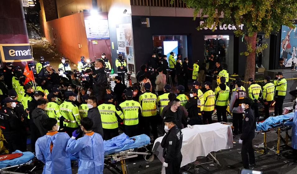 Halloween kthehet në tragjedi! Thellohet bilanci: Shkon në 151 numri i viktimave, mbi 150 të plagosur nga shtypja mes turmës në Korenë e Jugut Halloween kthehet në tragjedi! Thellohet bilanci: Shkon në 151 numri i viktimave, mbi 150 të plagosur nga shtypja mes turmës në Korenë e Jugut