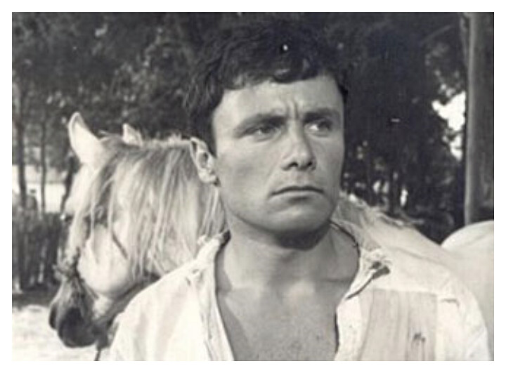 Kujtimet e Vlashit, aktorit dhe regjisorit Alfred Bualoti në 69 vjetorin e lindjes Kujtimet e Vlashit, aktorit dhe regjisorit Alfred Bualoti në 69 vjetorin e lindjes