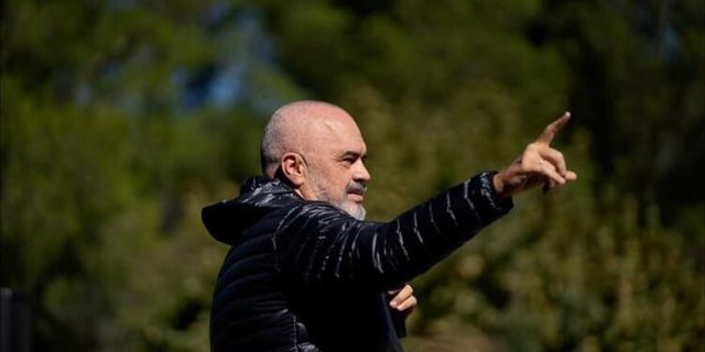 Rama: Asnjë pakt nuk do të ketë me pedagogët! Bëjnë protesta si skutha për të çuar ujin në çorbën e rublave , ‘non gratave’ dhe spiunëve Rama: Asnjë pakt nuk do të ketë me pedagogët! Bëjnë protesta si skutha për të çuar ujin në çorbën e rublave , ‘non gratave’ dhe spiunëve