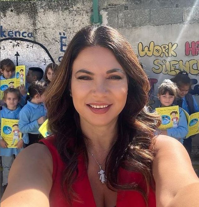 Targa e Benzit dhe njerëzit që më shpëtuan jetën! Targa e Benzit dhe njerëzit që më shpëtuan jetën!