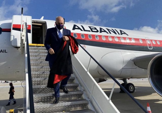 Fluturimet e Ramës si avantazh politik, jo si skandal Fluturimet e Ramës si avantazh politik, jo si skandal