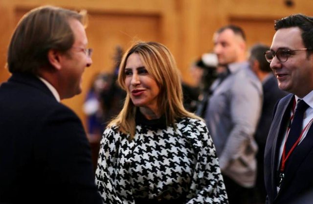 Ndërsa lehja vazhdon nga Sal-Bini me shokë procesi i Berlinit i hedh një kockë Kosovës… pa vizë në Ballkanin Perëndimore Ndërsa lehja vazhdon nga Sal-Bini me shokë procesi i Berlinit i hedh një kockë Kosovës… pa vizë në Ballkanin Perëndimore