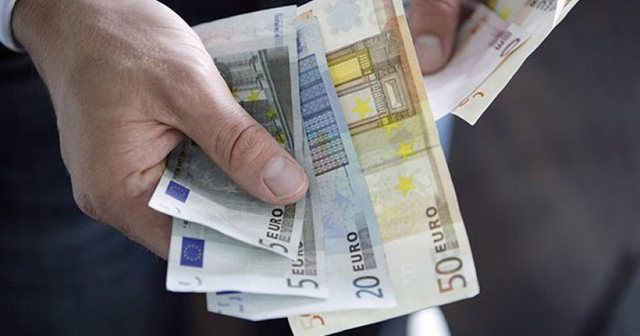 Euro “falë” Ukrainës monedha më e dobët në tregun valutor: Ja me sa këmbehen monedhat e huaja në Shqipëri Euro “falë” Ukrainës monedha më e dobët në tregun valutor: Ja me sa këmbehen monedhat e huaja në Shqipëri