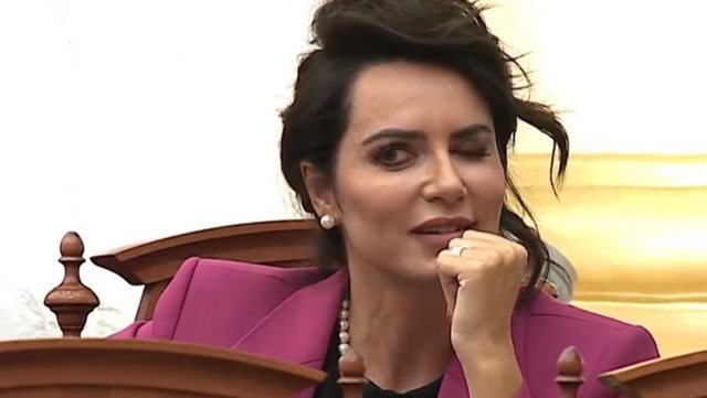 Berat Buzhala ironi me Grida Dumen: Është e vetmja që e ka bërë Top-in edhe me Ramën edhe Albin Kurtin, plus në krushqi me opozitën