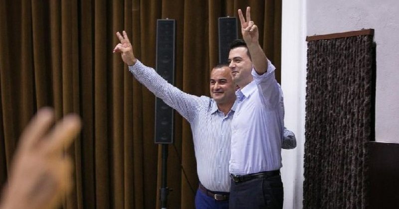 Je i dështuar, për çfarë vjen në takime?! Saliarët sulmojnë Lulin në Berat: Largohu nga PD-ja Je i dështuar, për çfarë vjen në takime?! Saliarët sulmojnë Lulin në Berat: Largohu nga PD-ja