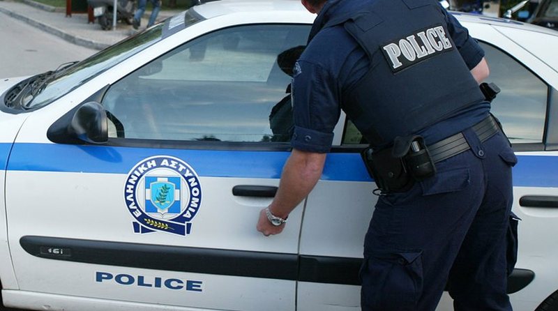 Njëra e kërkuar në Spanjë për trafik droge, arrestohen 2 shqiptare nga policia në Kakavijë (Emrat) Njëra e kërkuar në Spanjë për trafik droge, arrestohen 2 shqiptare nga policia në Kakavijë (Emrat)