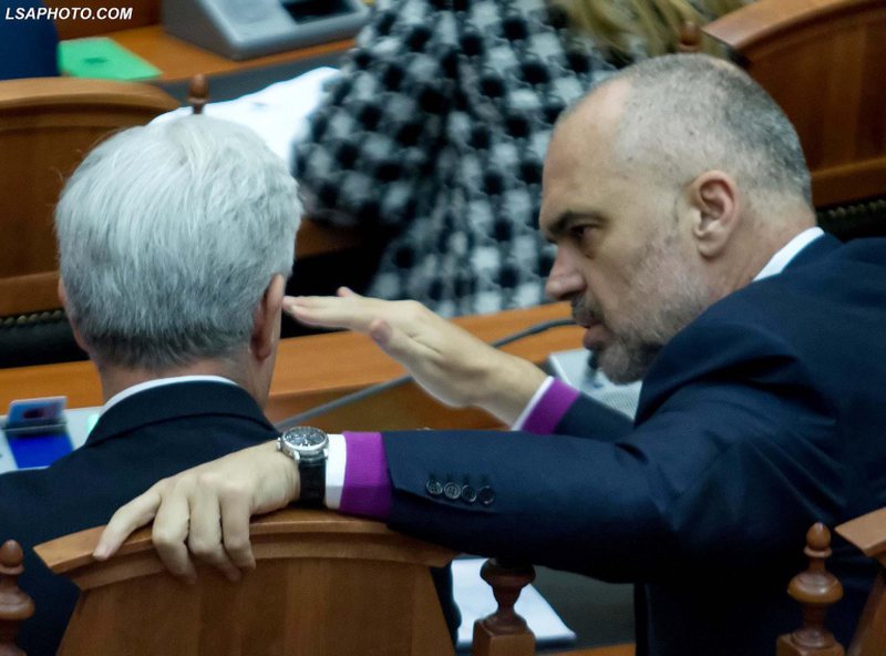 Rama godet Xhafajn?! I konfiskon kunatit Armand Lilos 4.6 mijë m2 pallat pa leje në mes të Tiranës. Pse nuk zbatohet ligji anti-mafia për të gjithë kullën gango? Rama godet Xhafajn?! I konfiskon kunatit Armand Lilos 4.6 mijë m2 pallat pa leje në mes të Tiranës. Pse nuk zbatohet ligji anti-mafia për të gjithë kullën gango?