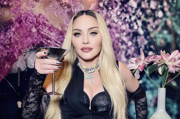 Mirësevini ku*rva! Madona iu hap rrugën Kim Kardashian dhe Miley Cyrus