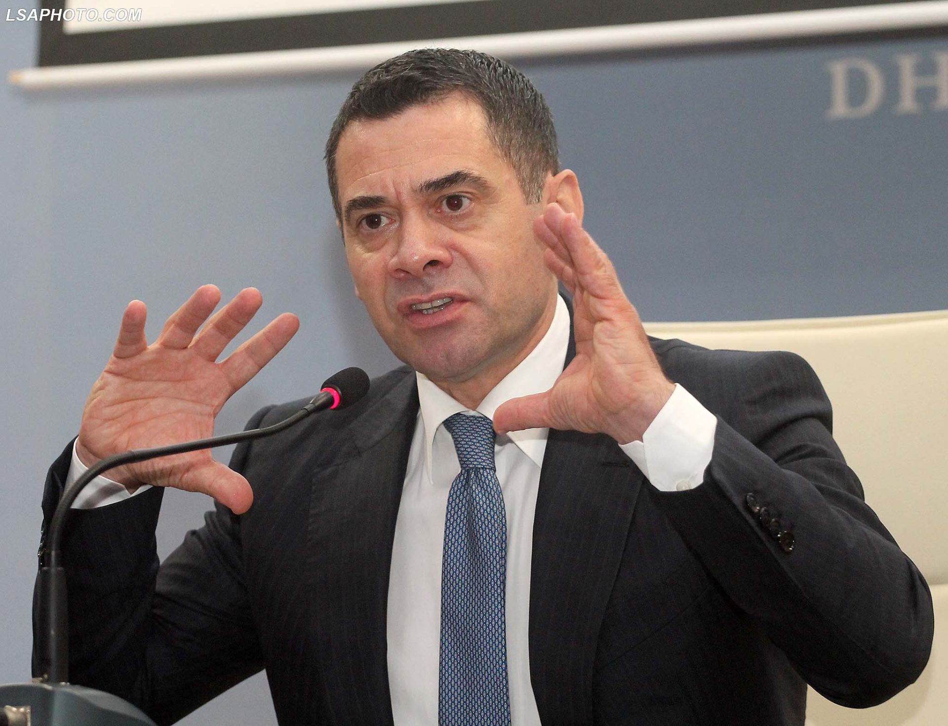 Debati / Ben Ahmetaj: Mos dëgjo Braçen, për kokë të gocave nuk ia kam dhënë dosje Monikës! Rama: Këtu ndahen rrugët tona, shko te LSI! Braçes nuk i afrohesh as te thoi i këmbës Debati / Ben Ahmetaj: Mos dëgjo Braçen, për kokë të gocave nuk ia kam dhënë dosje Monikës! Rama: Këtu ndahen rrugët tona, shko te LSI! Braçes nuk i afrohesh as te thoi i këmbës