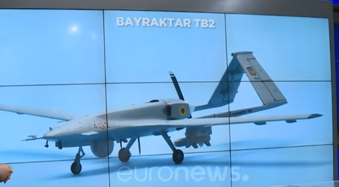 Komandohet nga 300 km distancë, tipi i dronit ushtarak ‘Bayraktar TB2’  i blerë nga Shqipëria