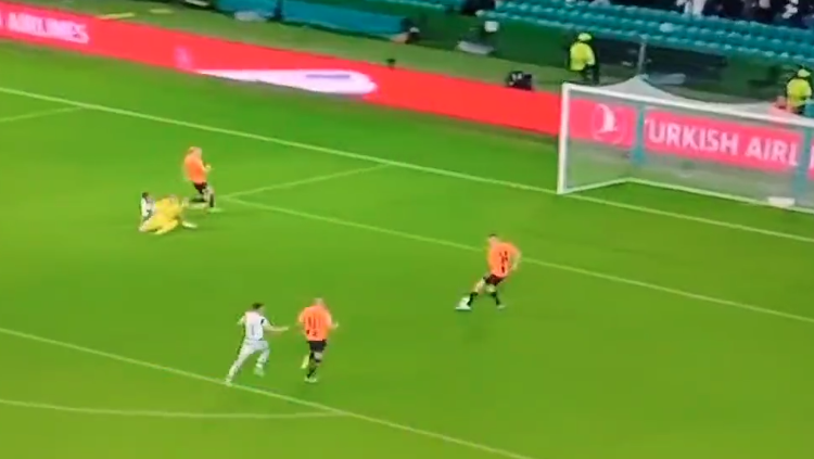 VIDEO/ Nuk kishte as portier dhe sulmuesi nuk shënon dot, dështimi më i madh i historisë së Champions League mbërriti sot në mbrëmje