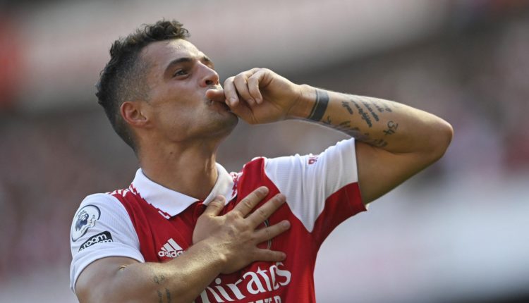 “Jam në qytetin e një prej sportistëve më të mëdhenj në botë, Granit Xhakës”!  Tenisti i njohur zviceran Andy Murray i dërgon mesazhin me humor për Federerin