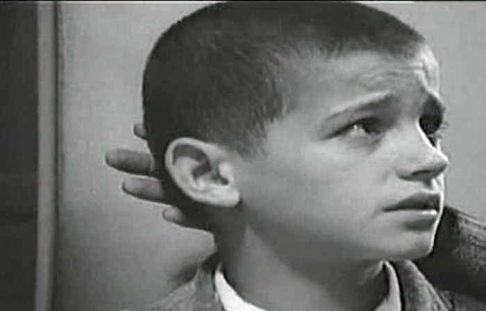 I bëri shqiptarët të derdhin lot: Ja si duket sot Suloja që luan te “Lulëkuqe mbi mure”! I bëri shqiptarët të derdhin lot: Ja si duket sot Suloja që luan te “Lulëkuqe mbi mure”!