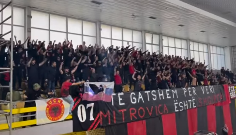 Tifozët nuk i lanë zgjidhje tjetër, klubi i Vëllaznimit paguan gjobën që të mos luhet më himni i Kosovës, por i Shqipërisë Tifozët nuk i lanë zgjidhje tjetër, klubi i Vëllaznimit paguan gjobën që të mos luhet më himni i Kosovës, por i Shqipërisë