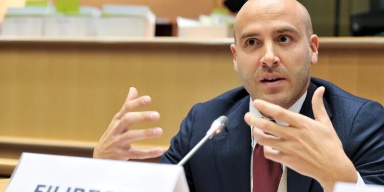 Reagon zv.Presidenti i socilistëve europian “PES” konfirmon vendimin: I refuzuan Metës pjesëmarrjen në Kongres! Bëri aleancë me Berishën Reagon zv.Presidenti i socilistëve europian “PES” konfirmon vendimin: I refuzuan Metës pjesëmarrjen në Kongres! Bëri aleancë me Berishën