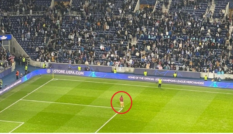 VIDEO/ Skena e Shqipërisë ndodh te Atletiko Madrid! Tifozët shajnë ekipin nga rezultatet, vetëm një lojtar u qëndron përballë i përlotur për 5 minuta VIDEO/ Skena e Shqipërisë ndodh te Atletiko Madrid! Tifozët shajnë ekipin nga rezultatet, vetëm një lojtar u qëndron përballë i përlotur për 5 minuta