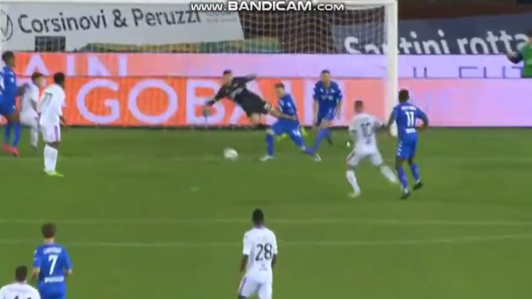 VIDEO/ Vendoset me trup si portier për të shpëtuar golin, tjetër ndërhyrje fantastike e Ardian Ismajlit në Serinë A