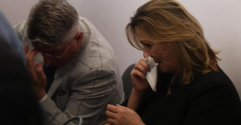 Lot në kryesinë e Kuvendit! Si e pritën kolegët dorëheqjen e Grida Dumës?! Lot në kryesinë e Kuvendit! Si e pritën kolegët dorëheqjen e Grida Dumës?!