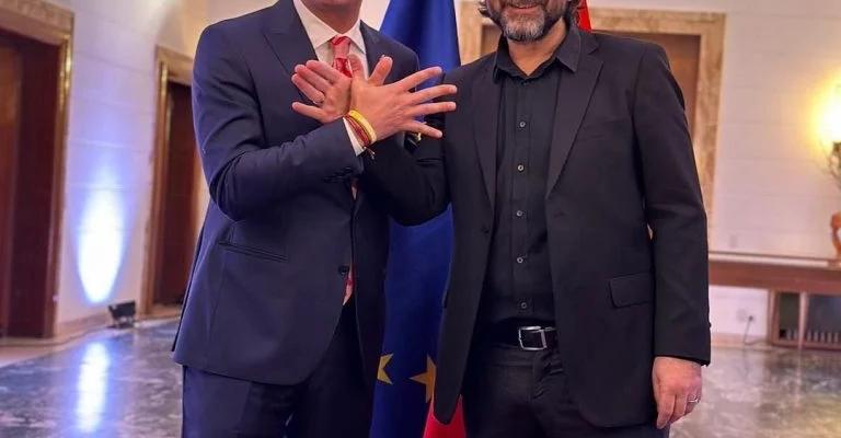 Tirana mikpret kyetarët e bashkive dhe komunave shqiptare në rajon, Veliaj: Europën e kemi “në rrënjët e zemrës sonë”! Samiti i 6 dhjetorit do të jetë një histori suksesi Tirana mikpret kyetarët e bashkive dhe komunave shqiptare në rajon, Veliaj: Europën e kemi “në rrënjët e zemrës sonë”! Samiti i 6 dhjetorit do të jetë një histori suksesi