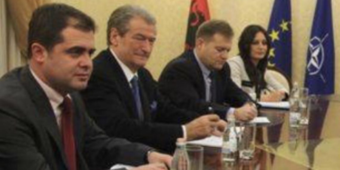 DOKUMENTI/ Rama: ‘Thikë pas shpine kombit’! Berisha takoi të besuarin e Putin 1 muaj para votës në KiE kundër Kosovës: Si u gatua ‘çorba e rublave’?! DOKUMENTI/ Rama: ‘Thikë pas shpine kombit’! Berisha takoi të besuarin e Putin 1 muaj para votës në KiE kundër Kosovës: Si u gatua ‘çorba e rublave’?!