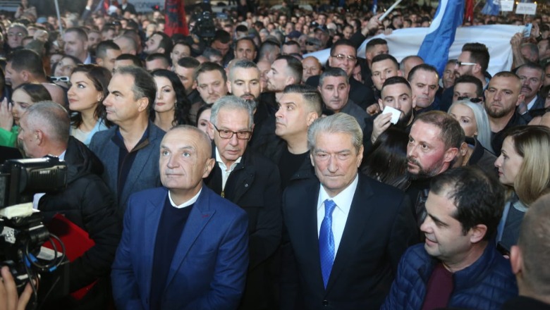 Protesta e opozitës, PS: Porosia për sot nga Moska ishte të mos dënohej agresioni rus në Ukrainë dhe bedelat e Putinit në Tiranë e zbatuan Protesta e opozitës, PS: Porosia për sot nga Moska ishte të mos dënohej agresioni rus në Ukrainë dhe bedelat e Putinit në Tiranë e zbatuan