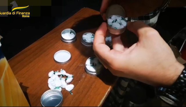 Artur Ndreka ‘kapoja’ i drogës në Romë pas goditjes së mafiozëve italianë, Italia festë për arrestimin e tij Artur Ndreka ‘kapoja’ i drogës në Romë pas goditjes së mafiozëve italianë, Italia festë për arrestimin e tij