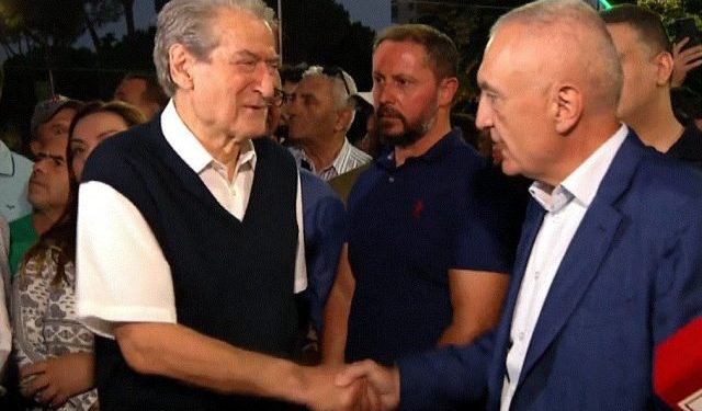 Dështimi i marrëveshjes dhe 3 nëntori hapin rrugën e shkëmbimit të “unazave” midis Likes dhe Saliut: Çifti bashkëjetesë në Shtëpinë e Lirisë Dështimi i marrëveshjes dhe 3 nëntori hapin rrugën e shkëmbimit të “unazave” midis Likes dhe Saliut: Çifti bashkëjetesë në Shtëpinë e Lirisë