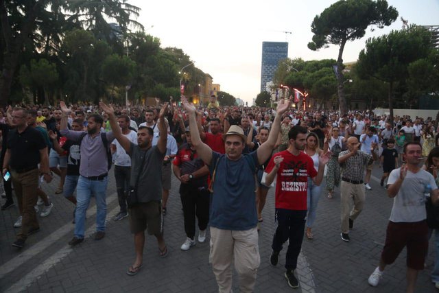 Lehsi pa zot Altin Goxhaj, thirrje për rrëmbimin e armëve: Zoti të bekoftë Doktor, për të, për të do të luftojmë ne