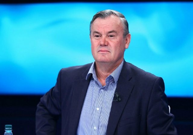 Nikoll Lesi: Rama ua pshurri protestën Berishës dhe Metës. Mirë ua bën, se atyre qejfi ua ka por by**a nuk ua mban Nikoll Lesi: Rama ua pshurri protestën Berishës dhe Metës. Mirë ua bën, se atyre qejfi ua ka por by**a nuk ua mban