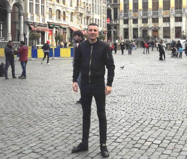 Efektivi i Lezhës “skifter” në Itali, Policia: Është djali i një dëshmori. Rrumbullaku e përjashton nga radhët e uniformave blu Efektivi i Lezhës “skifter” në Itali, Policia: Është djali i një dëshmori. Rrumbullaku e përjashton nga radhët e uniformave blu