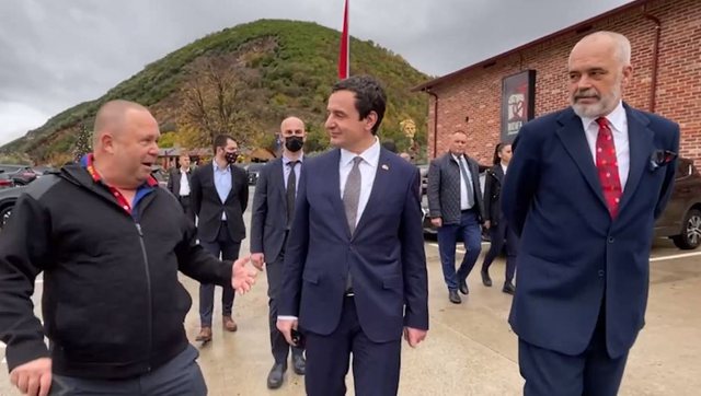 Në virgjilje të festës së pavarësisë: Gjergj Luca kritika politikës në të dy anët e kufirit Në virgjilje të festës së pavarësisë: Gjergj Luca kritika politikës në të dy anët e kufirit