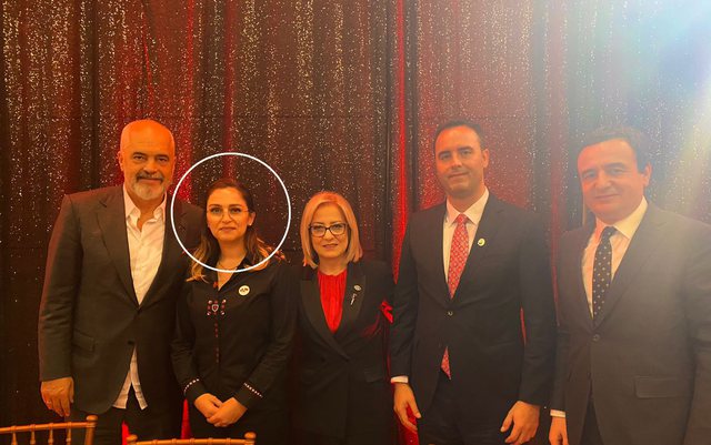 14 vjeç në luftë, bashkëshorti sot në Hagë! Gruaja në të djathtë të Ramës ka një histori jete të veçantë 14 vjeç në luftë, bashkëshorti sot në Hagë! Gruaja në të djathtë të Ramës ka një histori jete të veçantë