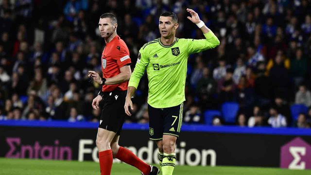 “Te ne do të qëndronte në stol”: Një tjetër poshtërim për Cristiano-n “Te ne do të qëndronte në stol”: Një tjetër poshtërim për Cristiano-n