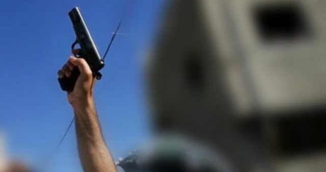 Konflikt në takimin për primaret e Berishës në Laç! Qëllohet me armë zjarri në ajër! Konflikt në takimin për primaret e Berishës në Laç! Qëllohet me armë zjarri në ajër!