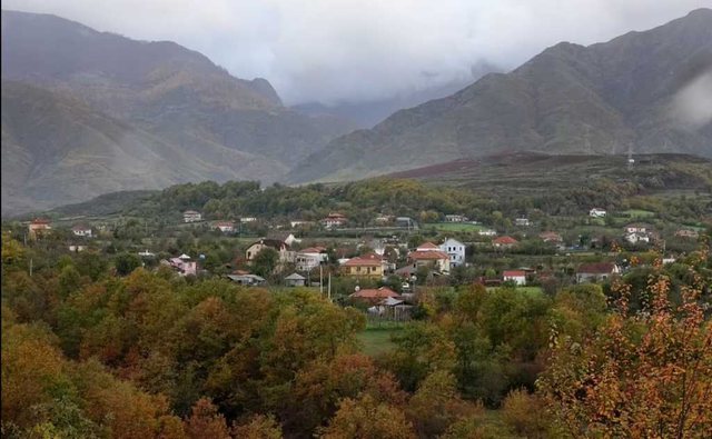 Media britanike artikull për Shqipërinë: Ky është fshati shqiptar i ndërtuar plotësisht nga paratë që vijnë nga Anglia Media britanike artikull për Shqipërinë: Ky është fshati shqiptar i ndërtuar plotësisht nga paratë që vijnë nga Anglia