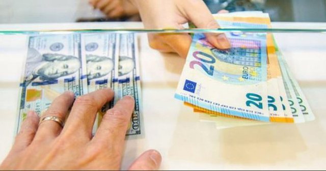 Çfarë ka ndodhur me euron dhe dollarin? Ja me sa do të këmbehen monedhat e huaja sot Çfarë ka ndodhur me euron dhe dollarin? Ja me sa do të këmbehen monedhat e huaja sot
