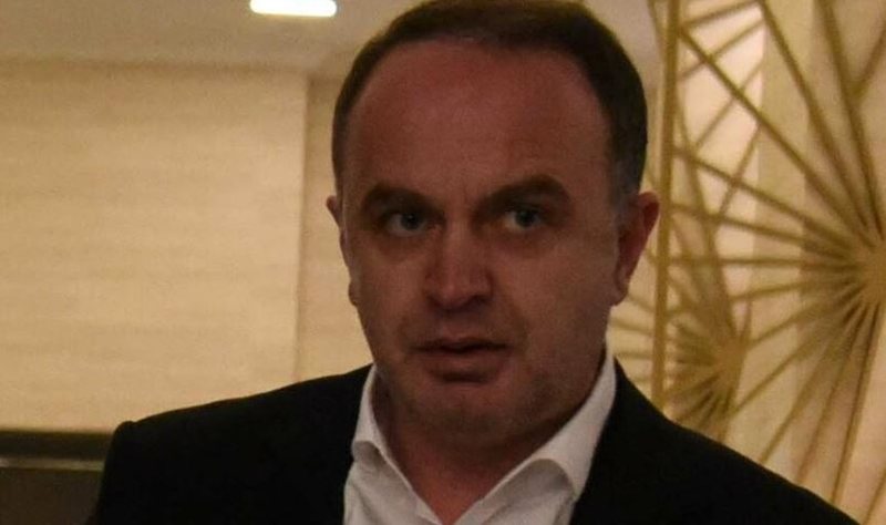 Debatoi me policët për xhamat e zinj të makinës, lirohet pas disa orësh kryetari i Komunës së Tuzit Debatoi me policët për xhamat e zinj të makinës, lirohet pas disa orësh kryetari i Komunës së Tuzit