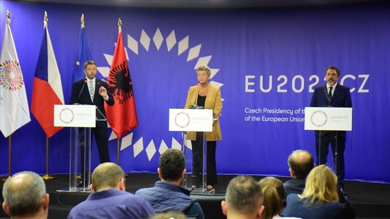 Starton Ministeriali BE-Ballkani Perëndimor në Tiranë! Mblidhen ministrat e Brendshëm dhe ato të Drejtësisë: Fokus lufta ndaj korrupsionit Starton Ministeriali BE-Ballkani Perëndimor në Tiranë! Mblidhen ministrat e Brendshëm dhe ato të Drejtësisë: Fokus lufta ndaj korrupsionit